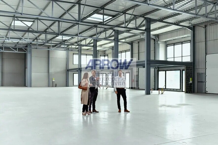 Flex in Saint-Aignan-Grandlieu for lease - Interior Photo - Image 1 of 2