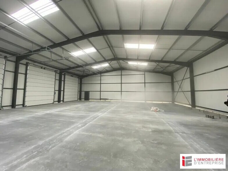 Flex in Combourg for lease - Interior Photo - Image 1 of 5