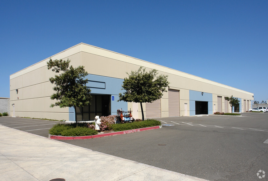 9820 Dino Dr, Elk Grove, CA for lease - Building Photo - Image 3 of 20