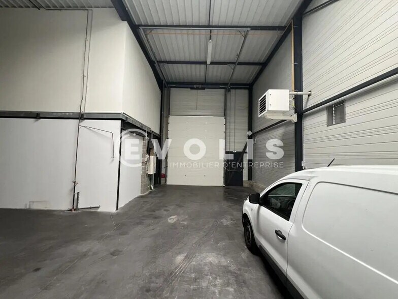 Office in Saint-Fons for lease - Interior Photo - Image 2 of 7