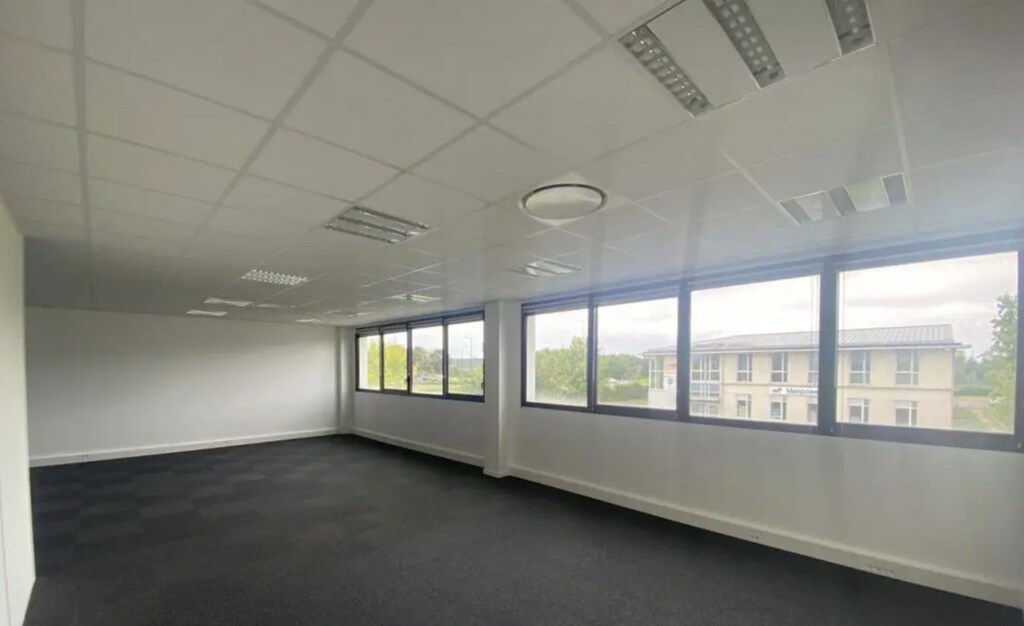 Location Bureaux 98 m² - Photo 1