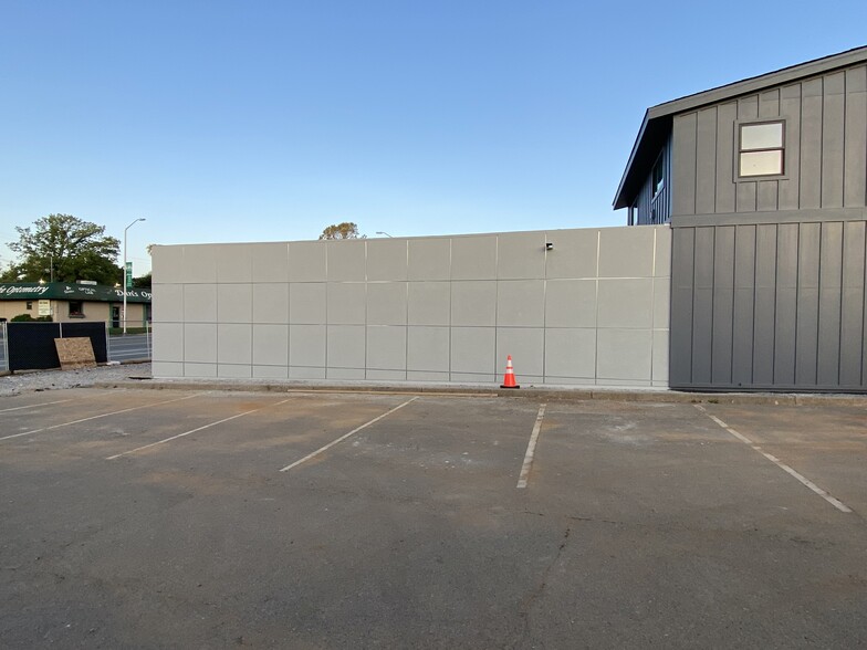 4656 Front St, Shasta Lake, CA for lease - Building Photo - Image 2 of 5