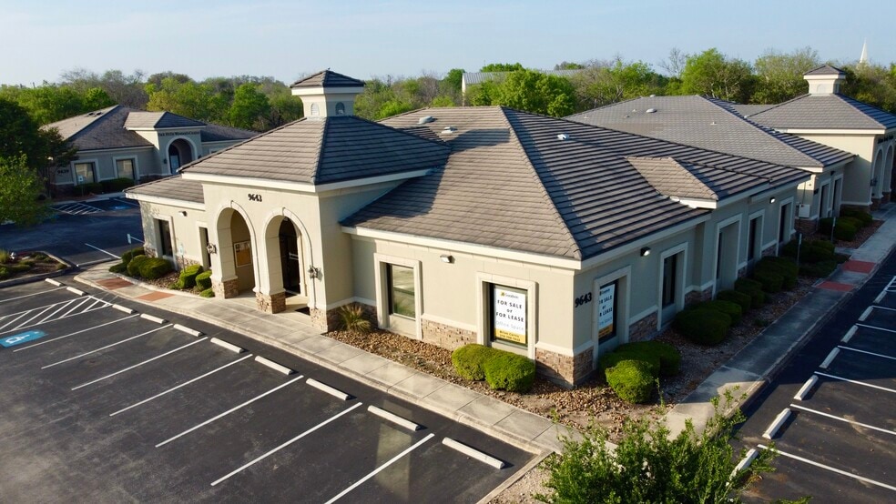 9643 Huebner Rd, San Antonio, TX for lease - Building Photo - Image 1 of 19