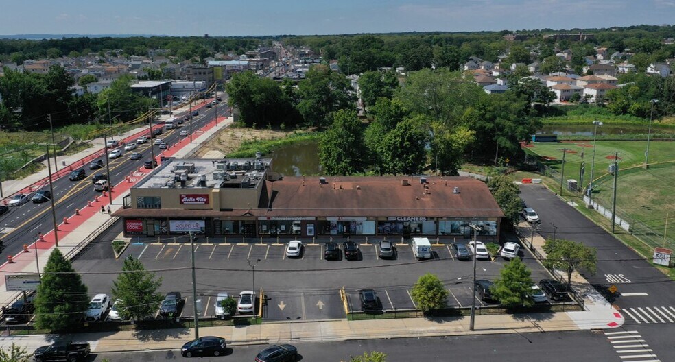 1919 Hylan Blvd, Staten Island, NY 10305