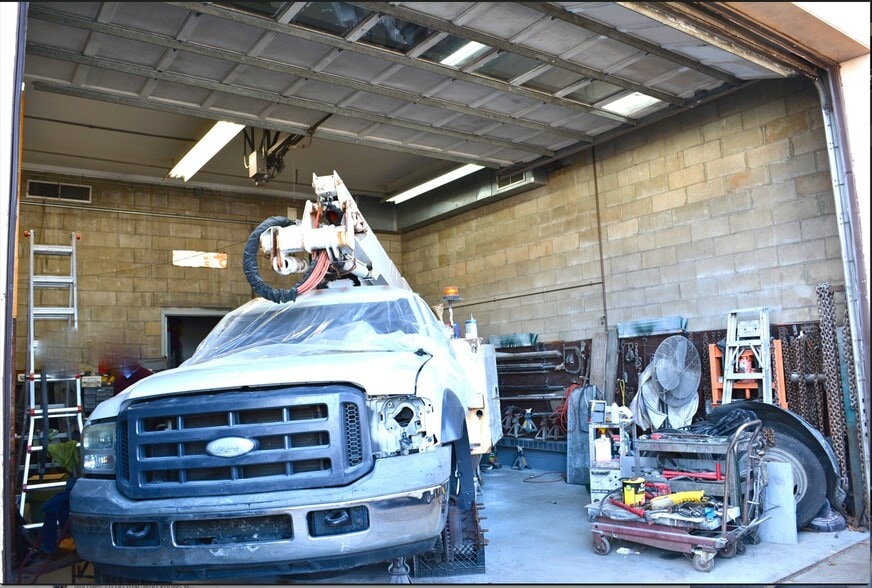 915 US Highway 1, Avenel, NJ for sale - Interior Photo - Image 3 of 6