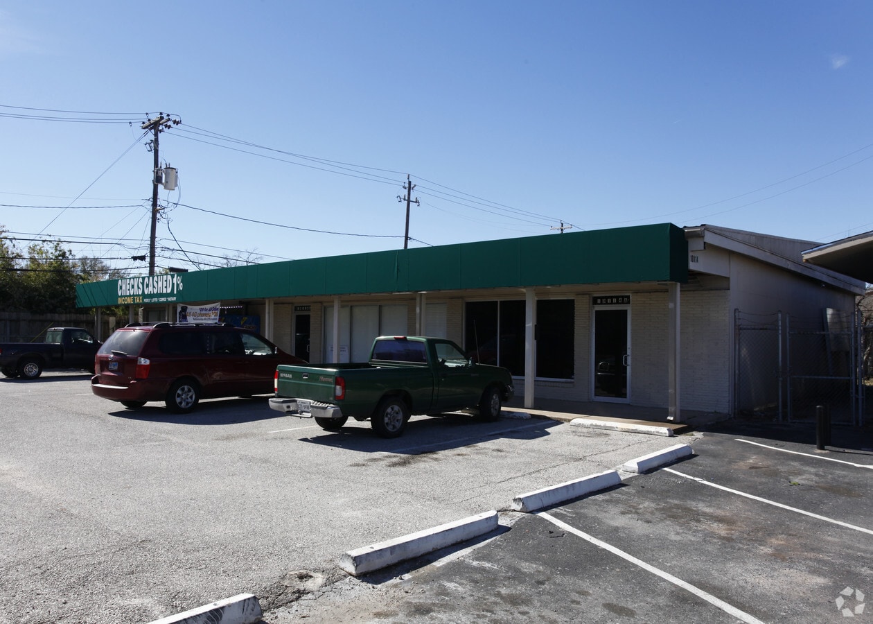 10114 Stella Link Rd, Houston, TX 77025