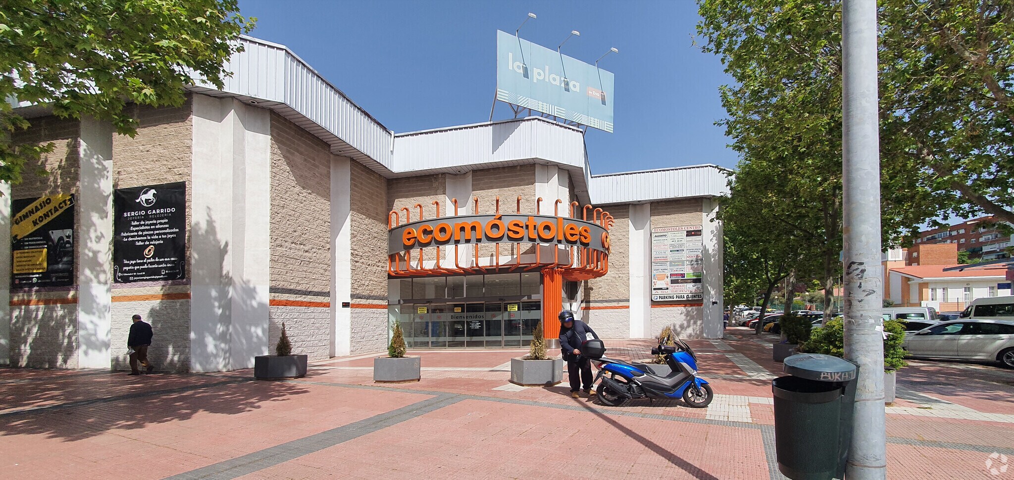 Retail in Móstoles, Madrid for sale Interior Photo- Image 1 of 2