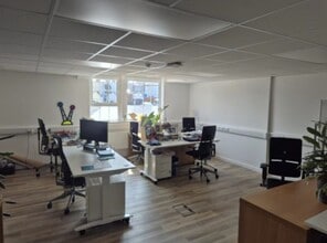 34 Medina Rd, Cowes for lease Interior Photo- Image 2 of 4