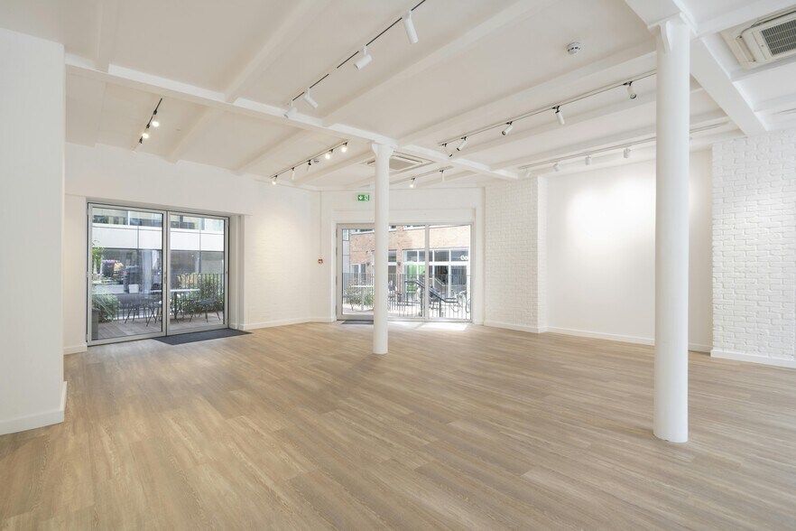 55 Goswell Rd, London for lease - Building Photo - Image 3 of 8