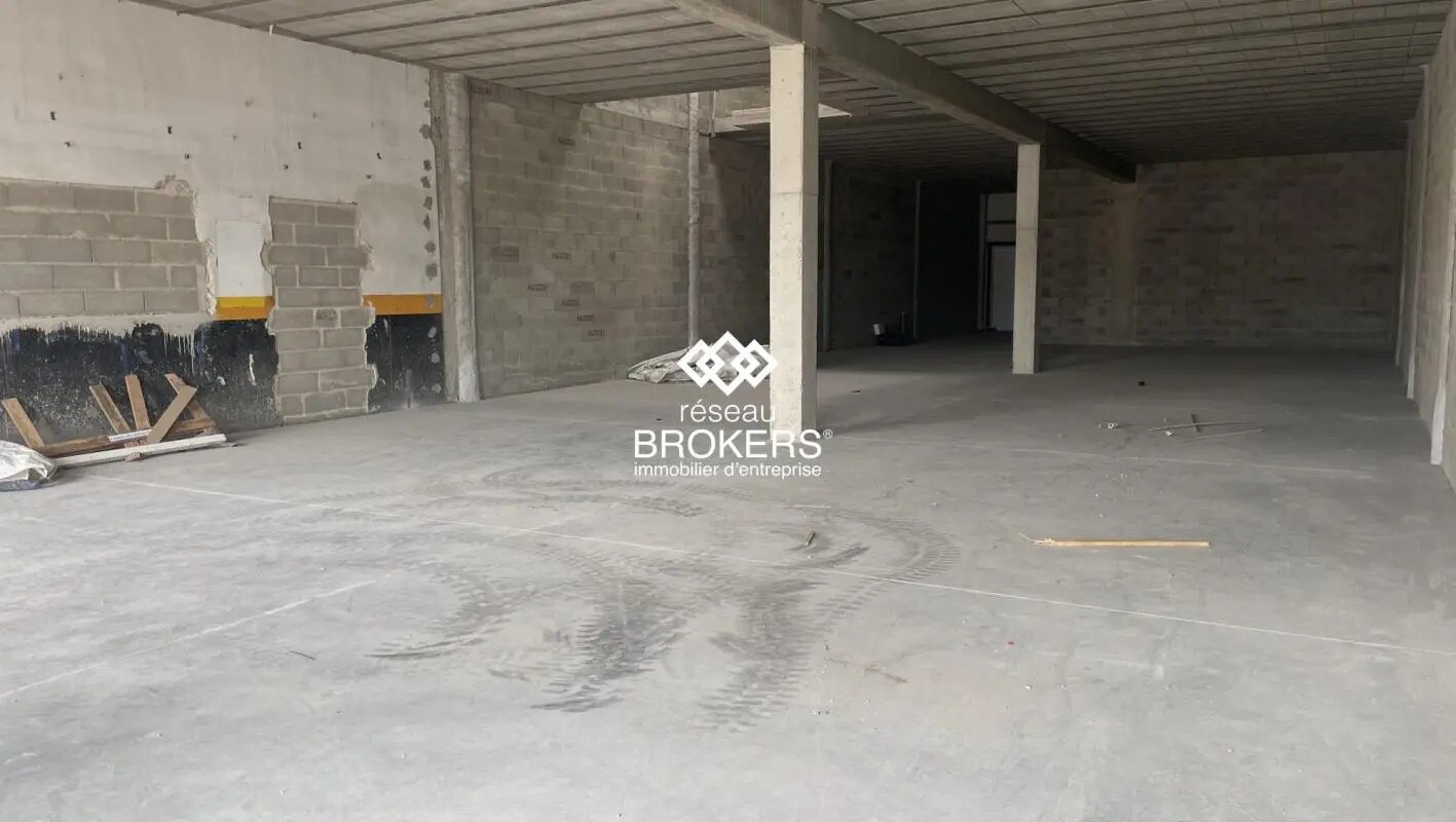 Retail in Lattes for lease Interior Photo- Image 1 of 6