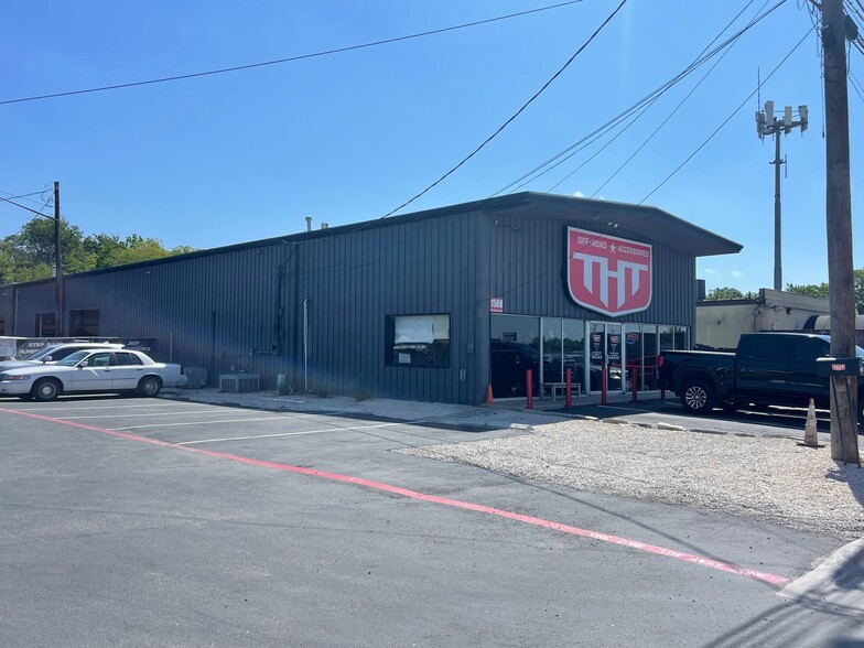 1508 and 1600 Fort View Rd portfolio of 2 properties for sale on LoopNet.com - Building Photo - Image 2 of 9