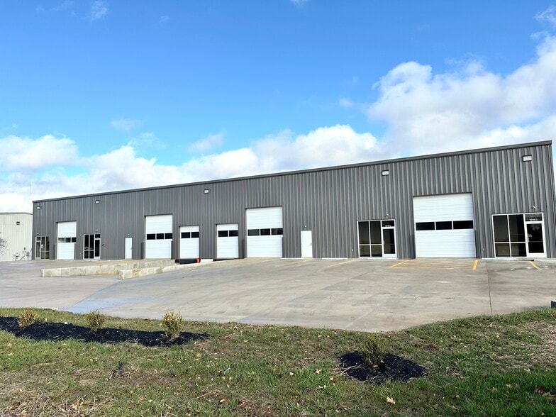 000 Hawks Perch, Nixa, MO for lease - Building Photo - Image 2 of 12
