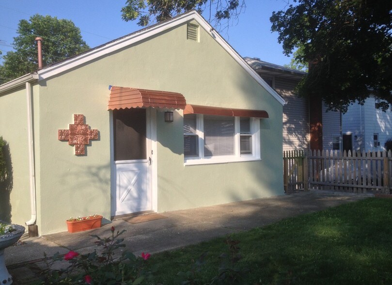 612 Tulip Ave, Floral Park, NY 11001