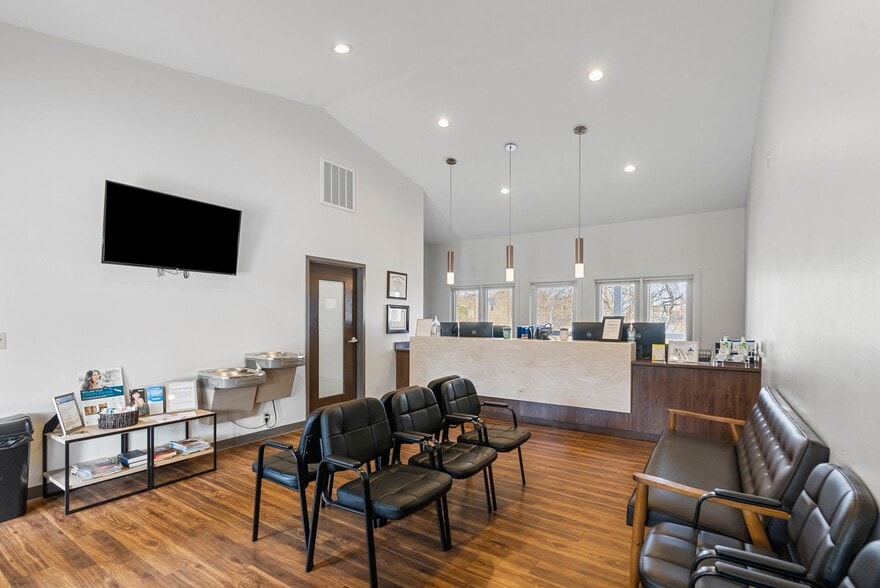 304-306 Boston Sq, Georgetown, KY for sale - Lobby - Image 3 of 27