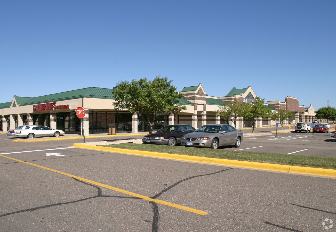 17151749 Beam Ave, Maplewood, MN 55109 Birch Run Station