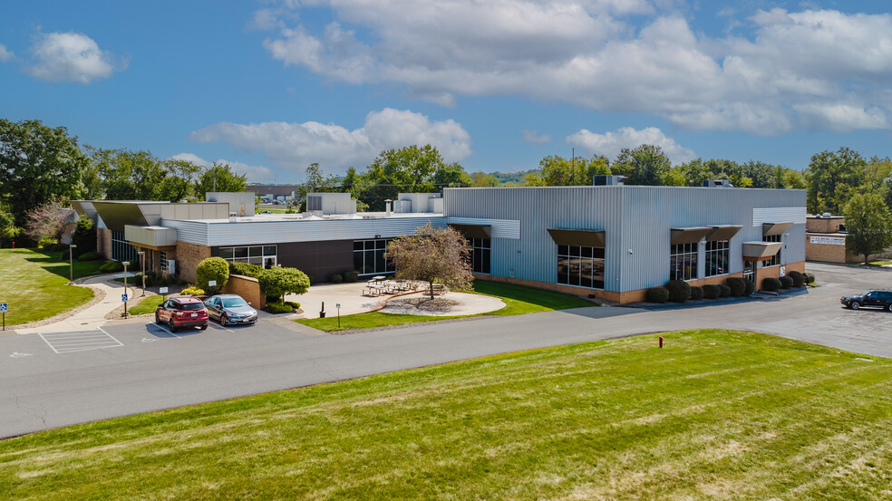 3030 Gilchrist Rd, Akron, OH for lease - Building Photo - Image 1 of 13