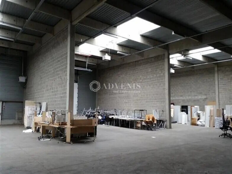 Industrial in Coignières for lease - Interior Photo - Image 1 of 5