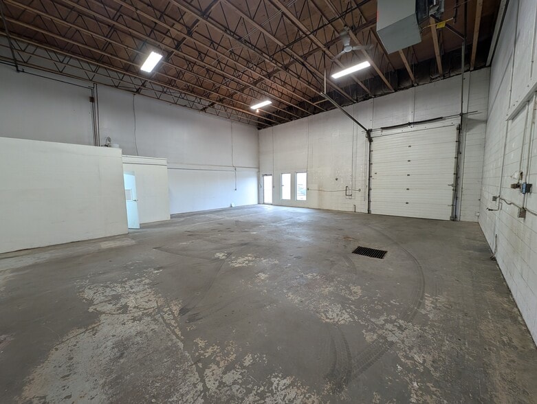 13177 159 St NW, Edmonton, AB for sale - Building Photo - Image 2 of 6