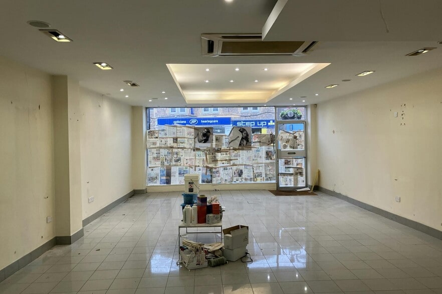 64 High St, Portishead for lease - Interior Photo - Image 3 of 3