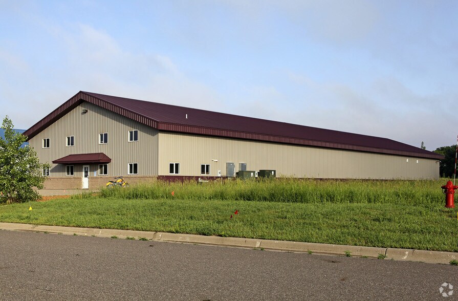 1040 Commerce Blvd, Howard Lake, MN for sale - Primary Photo - Image 1 of 1