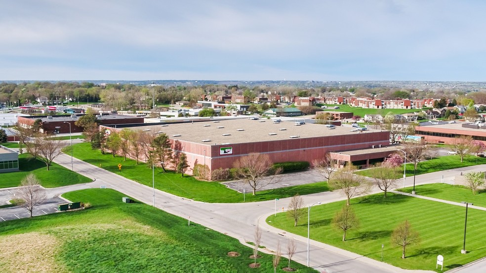 10203 Crown Point Ave, Omaha, NE for sale - Building Photo - Image 1 of 1