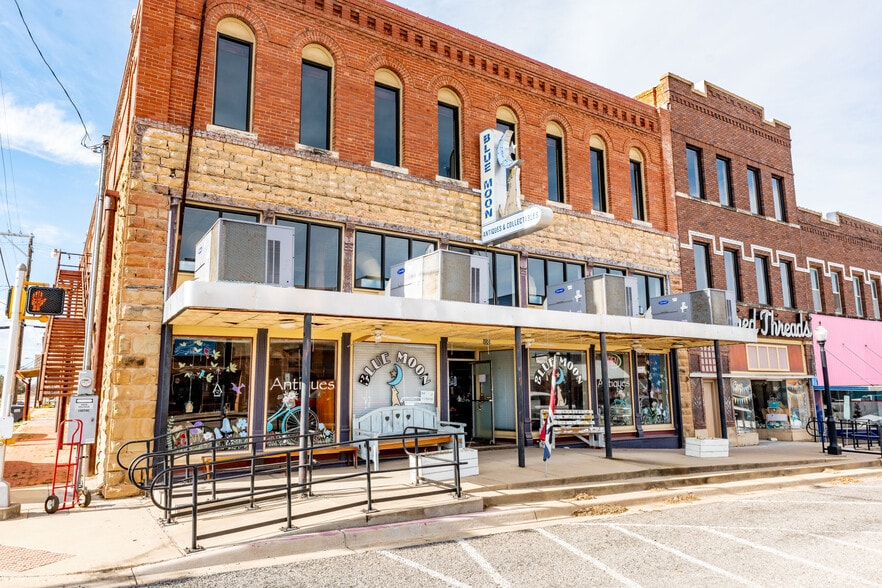 100 N Texas St, De Leon, TX 76444