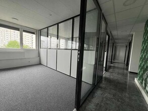 Office in Villeurbanne for sale Interior Photo- Image 1 of 9