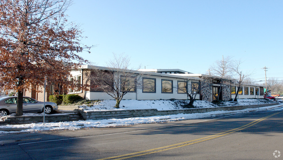 10000 Watson Rd, Crestwood, MO for lease - Building Photo - Image 2 of 8