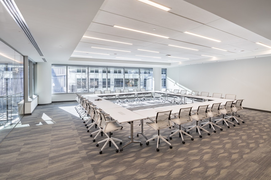 2311 Wilson Blvd, Arlington, VA for lease - Interior Photo - Image 2 of 17