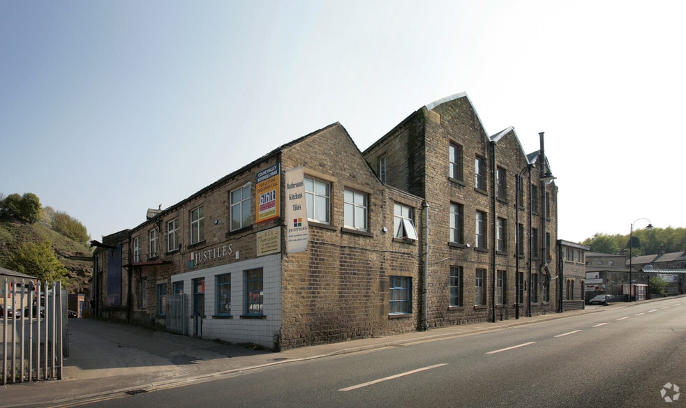 Spring Grove, Linthwaite for lease - Building Photo - Image 2 of 14
