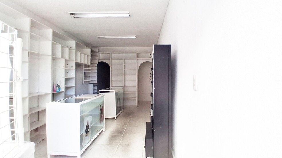 Retail in Salamanca for sale - Building Photo - Image 1 of 16