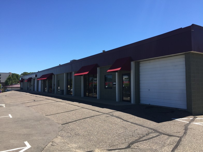 8801-8851 E Research Center Rd, New Hope, MN for lease - Building Photo - Image 3 of 3