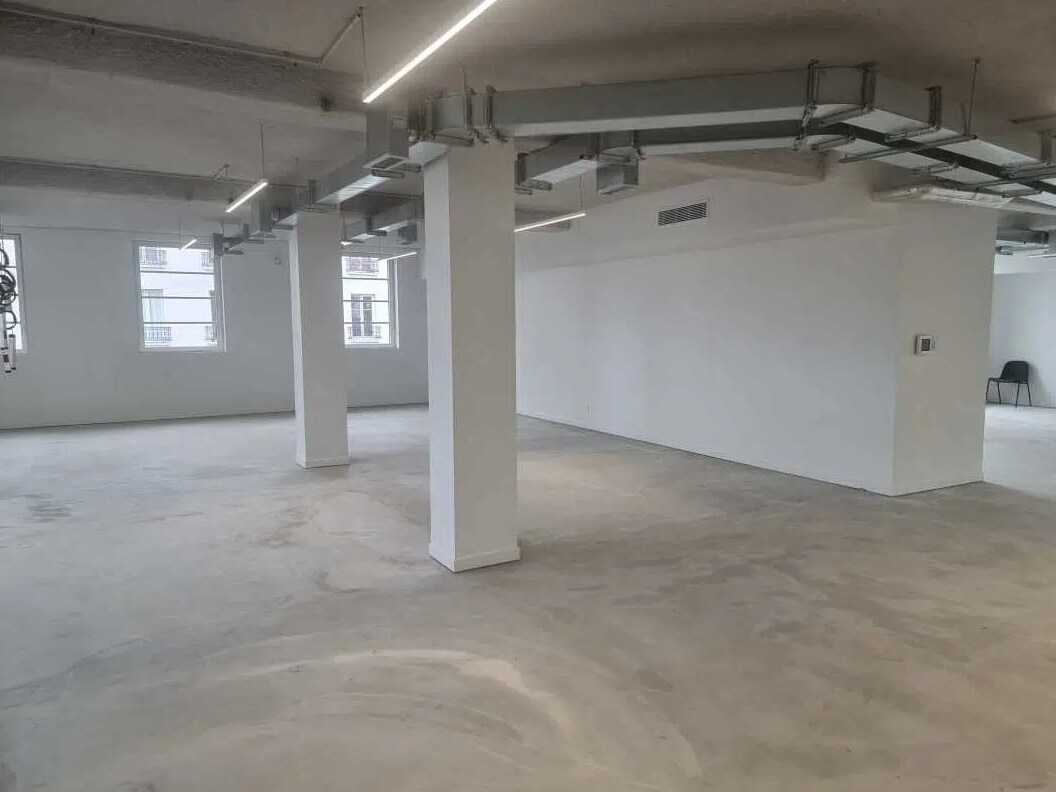 Office in Paris for lease Interior Photo- Image 1 of 11