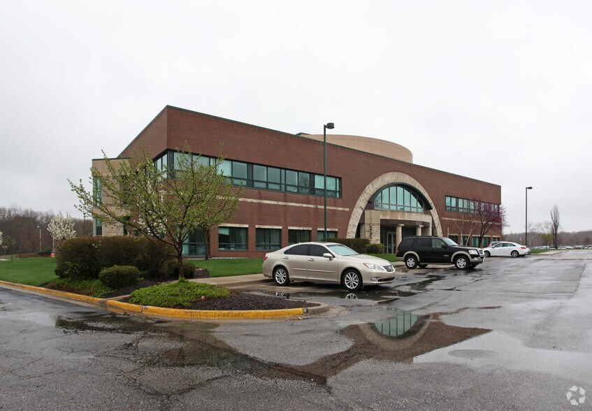 11350 Tomahawk Creek Pky, Leawood, KS 66211 Stratco Bldg