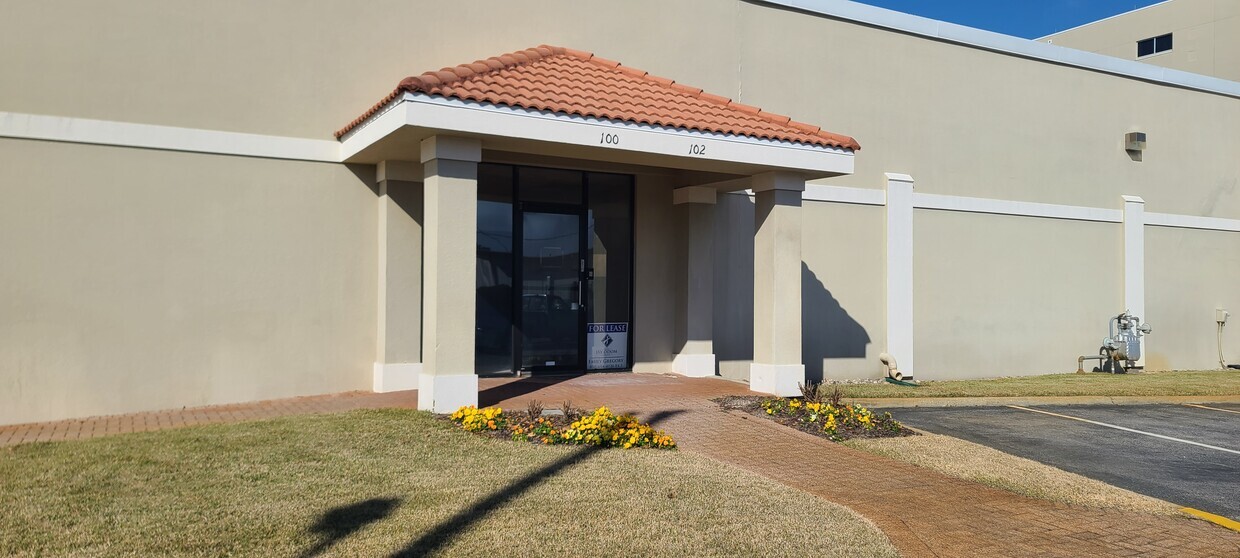 96-102 Forsman Dr NW, Fort Walton Beach, FL for lease Building Photo- Image 1 of 7