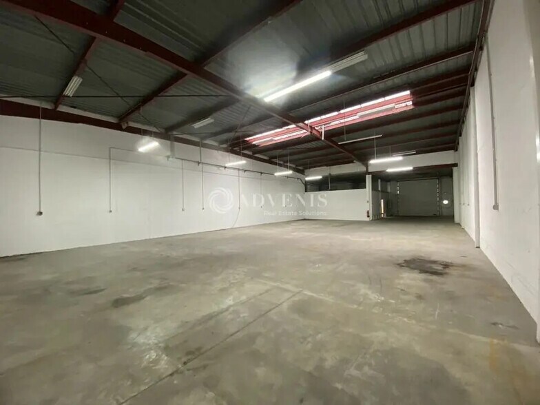 Flex in Buc for lease - Interior Photo - Image 2 of 6