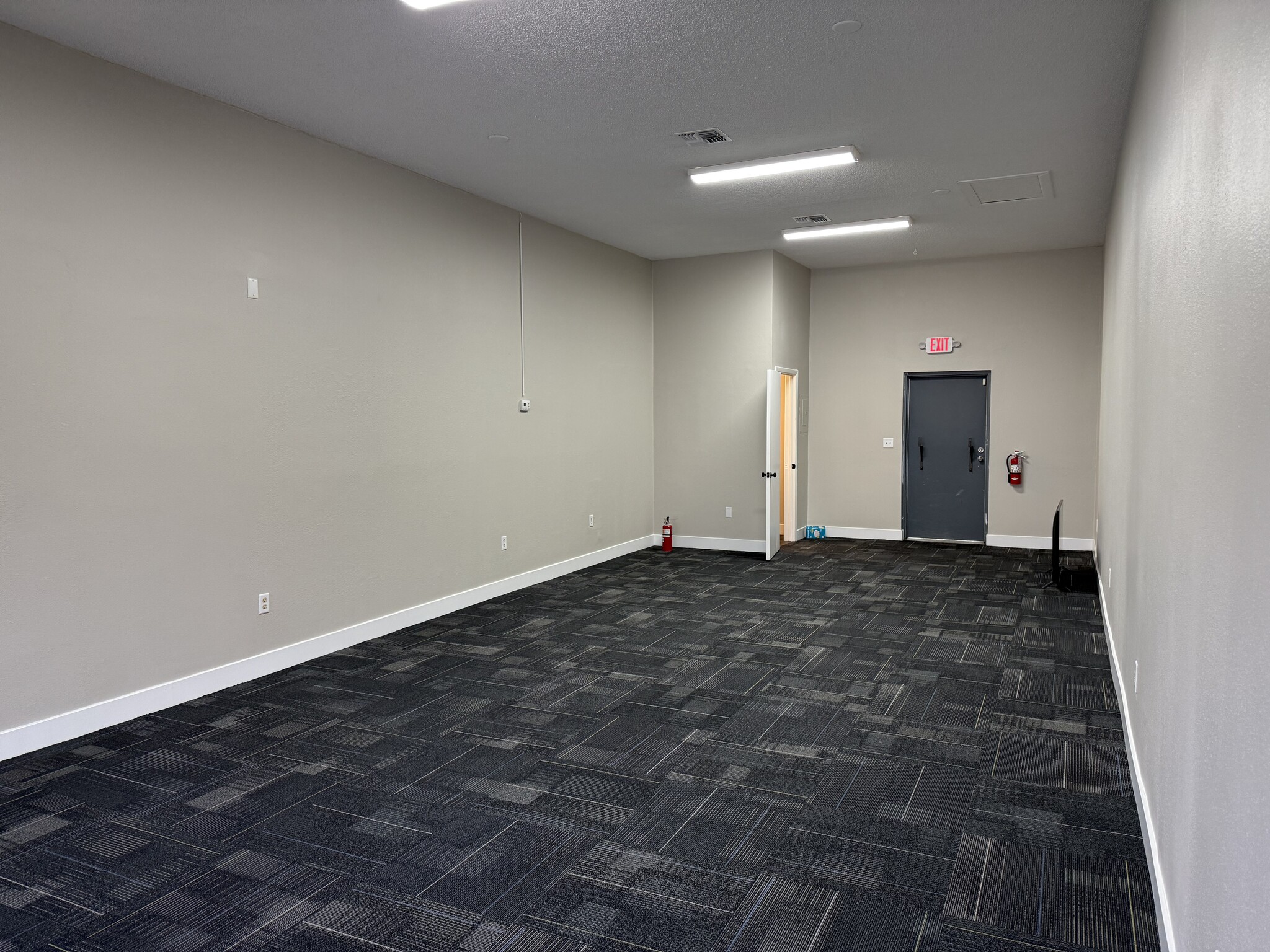 38850 U.S. Highway 19 N, Tarpon Springs, FL for lease Interior Photo- Image 1 of 5
