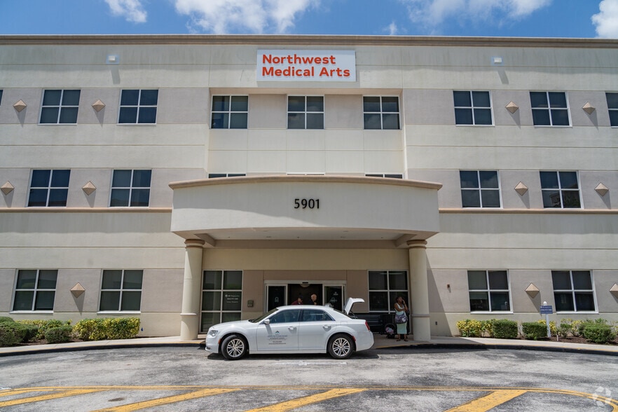 5901 Colonial Dr, Margate, FL for lease - Building Photo - Image 2 of 6