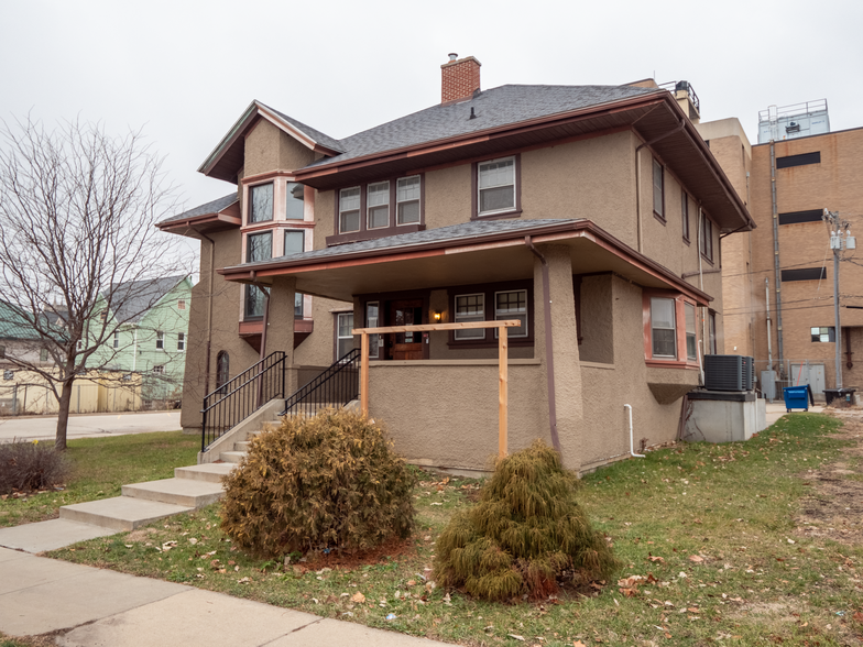 616 4th St SW, Cedar Rapids, IA for lease - Building Photo - Image 2 of 18