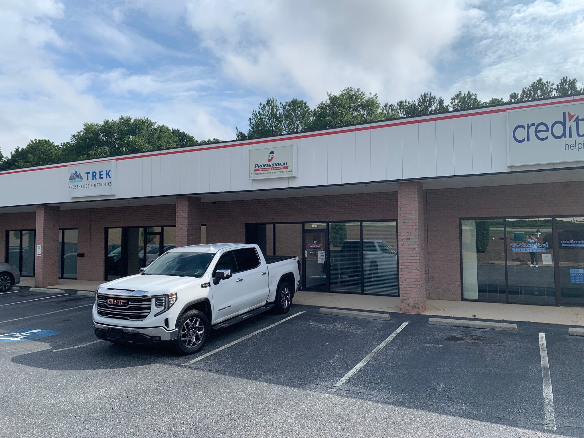 112 W Athens Pky, Athens, GA for lease Building Photo- Image 1 of 15