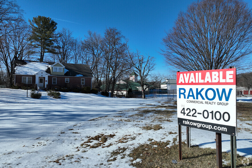 11 New Hackensack Rd, Wappingers Falls, NY for sale - Primary Photo - Image 1 of 6