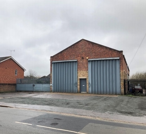 115 Blackamoor Ln, Maidenhead for sale Primary Photo- Image 1 of 1