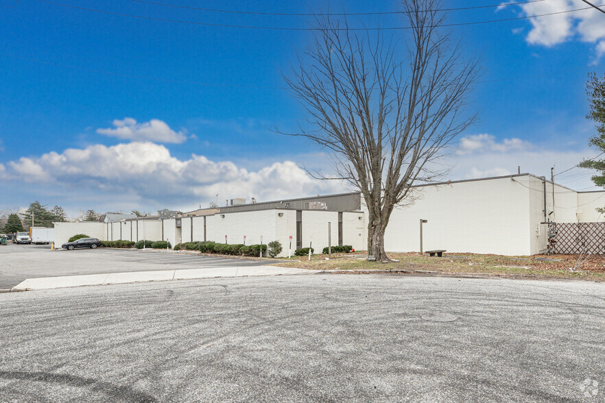 55 Engineers Ln, Farmingdale, NY for lease - Primary Photo - Image 1 of 4