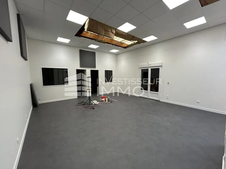 Industrial in Pierrelaye for sale - Interior Photo - Image 3 of 10