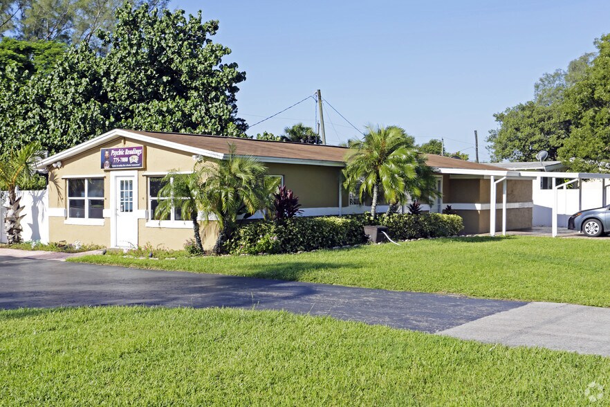 1872 Airport Pulling Rd, Naples, FL 34112