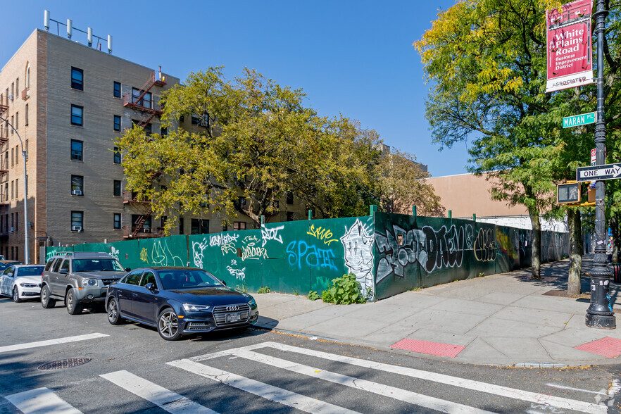 2111 White Plains Rd, Bronx, NY for lease - Building Photo - Image 2 of 2