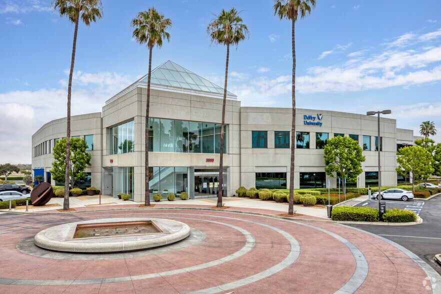 3900 Kilroy Airport Way, Long Beach, CA for lease - Building Photo - Image 1 of 35