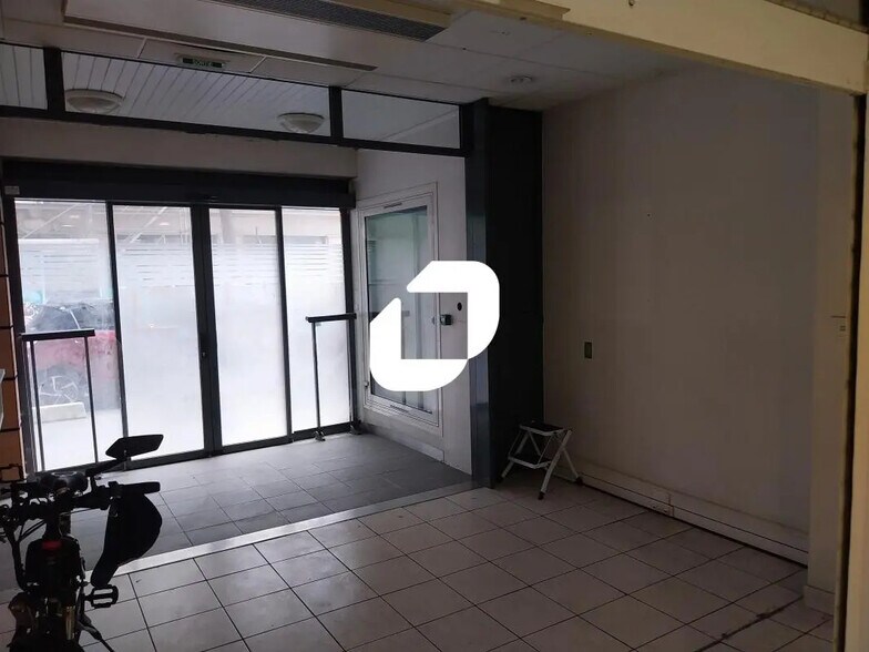Retail in Nantes for lease - Interior Photo - Image 3 of 15