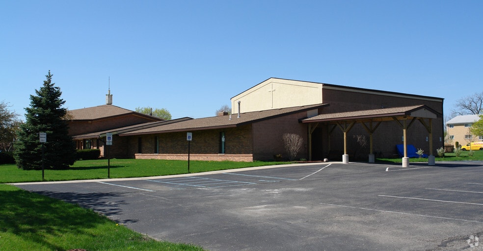 1001 Chester Rd, Lansing, MI for lease - Building Photo - Image 2 of 2