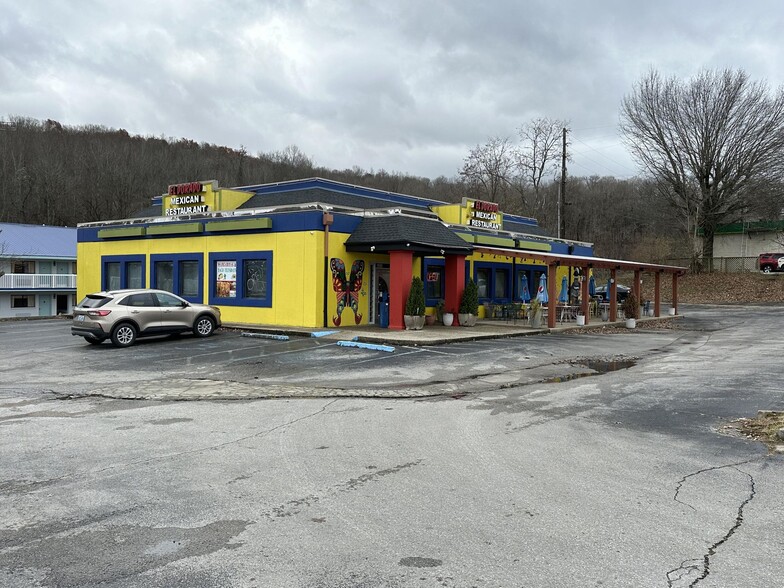 1610 Richmond St, Mount Vernon, KY for sale - Building Photo - Image 1 of 19